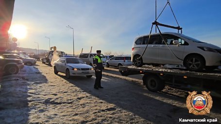 Спецрейд по борьбе с незаконной парковкой прошёл в Петропавловске-Камчатском 1
