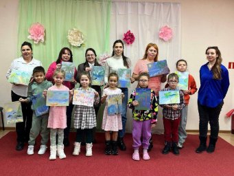 Творческий мастер-класс по созданию морских тропических пейзажей прошел в Вилючинске на Камчатке 4