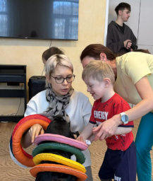 Регулярные занятия с собакой&ndash;терапевтом проводятся в доме ребенка на Камчатке 4