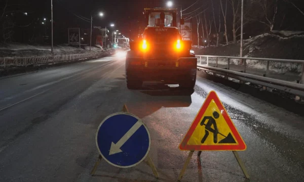 Ямочный ремонт дорог проводят по ночам в Петропавловске-Камчатском