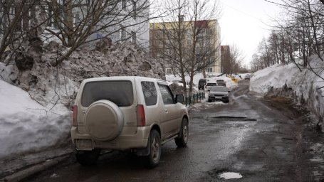 На эффективность работы по вывозу мусора влияют состояние дворовых проездов и парковки в Петропавловске-Камчатском 7