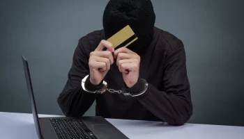 Мошенники продолжают наживаться на жителях Камчатского края