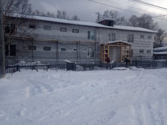 На Камчатке завершается ремонт фасада жилого дома в Эссо 1