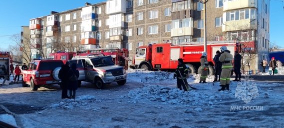 В Петропавловске-Камчатском пожарные спасли из задымлённого здания более 40 человек 8