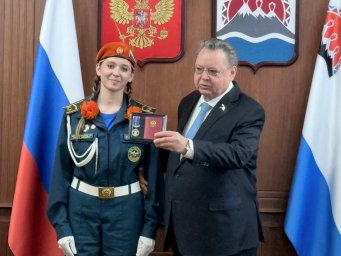 Медали «За проявленное мужество» вручили двум ученицам кадетских классов на Камчатке 3