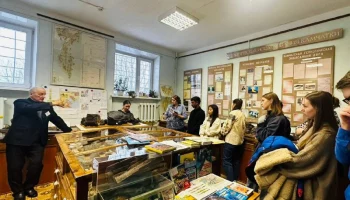 Практическое занятие в геологическом музее для магистрантов из Индии и Китая провели на Камчатке