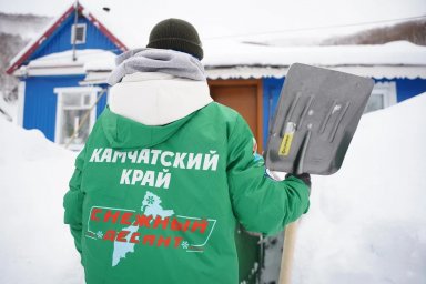 Бойцы кололи дрова, расчищали снег, помогали по хозяйству: не оскудела героями земля Камчатская 6