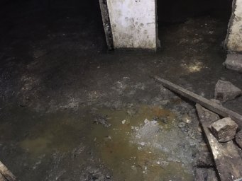 На Камчатке в городе подводников подвалы жилого дома на Приморской продолжают тонуть в канализационных водах 2