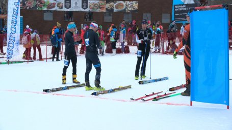 Через туман пробирались спортсмены по ски-альпинизму в вертикальной гонке на 3-ем этапе Кубка России 8
