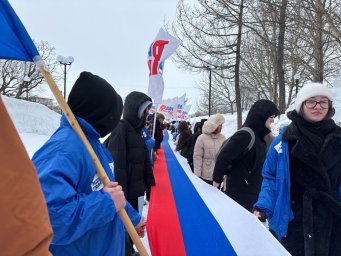 Самый большой флаг России в преддверии Дня защитника Отечества развернули на Камчатке 1