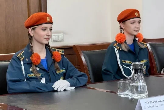 Медали «За проявленное мужество» вручили двум ученицам кадетских классов на Камчатке