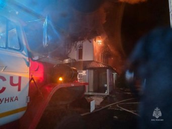 Полностью потушен пожар в поселке Паратунка на Камчатке 2 Полностью потушен пожар в поселке Паратунка на Камчатке 2