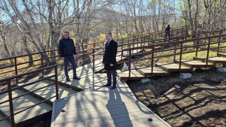 Завершен первый этап благоустройства парковой зоны между двумя крупными микрорайонами в Петропавловске-Камчатском 0