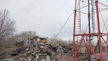 На Никольской сопке начали демонтаж здания бывшего телецентра