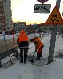 Работы по расчистке магистралей, внутриквартальных проездов и придомовых зон продолжаются в столице Камчатки 1