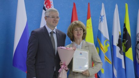 Наградами отметил специалистов за слаженные действия в период сейсмической активности губернатор Камчатки 4