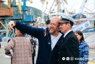 Более 3 000 желающих посетили учебный парусник из Владивостока на Камчатке 3