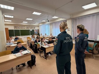 Занятие по основам безопасности провели для школьников пожарные Вилючинска на Камчатке 3