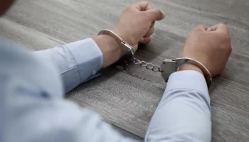 Меру пресечения в виде заключения под стражу сроком на два месяца избрали бывшему сотруднику МВД на Камчатке