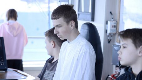 Для детей участников специальной военной операции организовали экскурсии на пограничные корабли в Камчатском крае 4