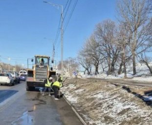 Сезонные работы по содержанию городских территорий проводят подрядные организации в столице Камчатки 4