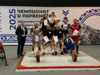 Межрегиональные соревнования по пауэрлифтингу прошли в Елизове на Камчатке 0
