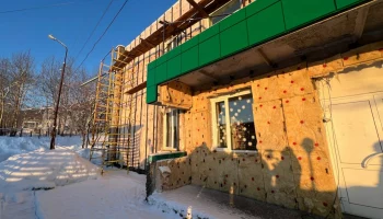Подрядчик пообещал до конца года завершить ремонт фасада здания Корякской больницы на Камчатке Подрядчик пообещал до конца года завершить ремонт фасада здания Корякской больницы на Камчатке