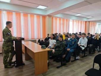 Урок мужества с участием ветерана СВО и психолога прошёл в школе Петропавловска-Камчатского 4
