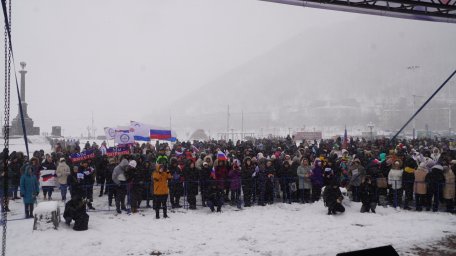 Непогода не помешала провести праздничный митинг в честь 10-летия воссоединения Крыма с Россией 5