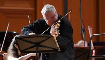 Известному российскому скрипачу стало плохо в самолете, спасти его не удалось