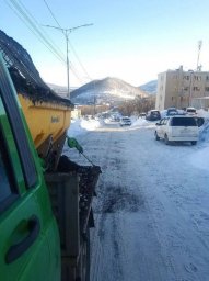 Работы по расчистке магистралей, внутриквартальных проездов и придомовых зон продолжаются в столице Камчатки 5