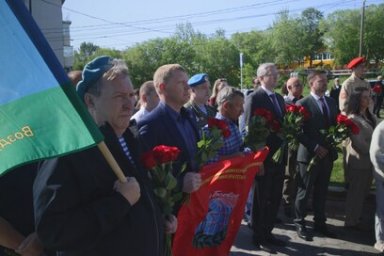 Памятный знак герою России Александру Попову открыли в столице Камчатки 10