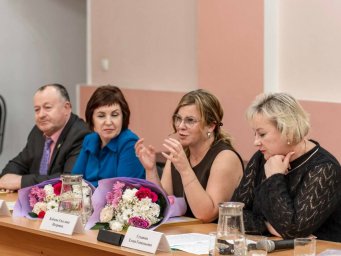 Премии лучшим педагогам в преддверии Дня учителя вручил губернатор Камчатки 3