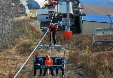 На Камчатке спасатели оттачивают технику эвакуации людей на горнолыжной базе «Морозная» 5