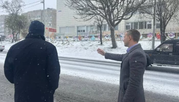 Дорожные службы ведут борьбу с непогодой в Петропавловске-Камчатском Дорожные службы ведут борьбу с непогодой в Петропавловске-Камчатском