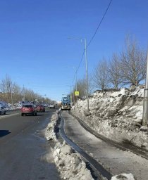 Бригады ручного труда приступили к уборке песка с проезжей части в Петропавловске-Камчатском 2