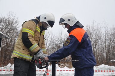 На Камчатке руководителей органов власти научили тушить пожар и оказывать первую помощь 3