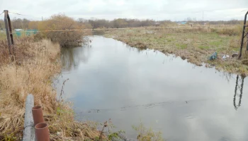В Соболевском районе поднялся уровень воды в реке: подтоплены придомовые территории
