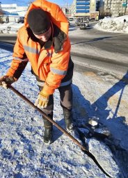 Работы по расчистке магистралей, внутриквартальных проездов и придомовых зон продолжаются в столице Камчатки 4