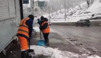 Дорожные службы продолжают работать без остановки в столице Камчатки