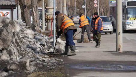 Основной задачей дорожников остаётся уборка песка и мусора в Петропавловске-Камчатском 7