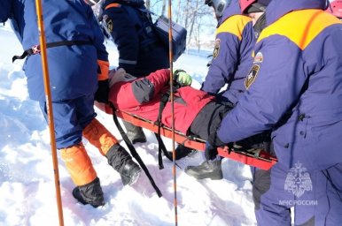 Камчатские спасатели тренировались искать людей в лавинах 11