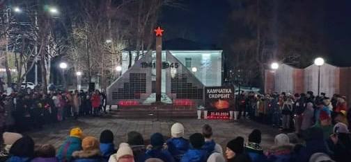 Тысячи жителей Камчатки присоединились к акции памяти погибших в результате теракта в Москве 4