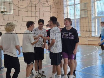 Соревнования по волейболу среди студенческих групп первого курса прошли в университете на Камчатке 3