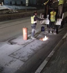 Продолжают ликвидировать наледь и вывозить снежные массы дорожные службы Петропавловска-Камчатского 2