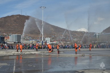 Пожарные Камчатки отметили 375-летний юбилей большим шоу 46