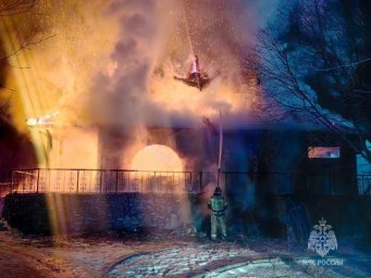 Пожарные полностью ликвидировали возгорание в кафе в Елизово на Камчатке 3