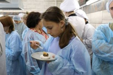 В Камчатском колледже технологии и сервиса зарубежные шеф-повара провели мастер-класс для студентов и рестораторов 4
