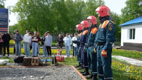 День открытых дверей прошел в спасательном центре МЧС России на Камчатке 4
