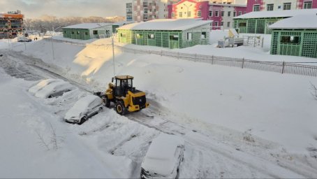 Водителей просят пользоваться пурговыми площадками, чтобы не мешать расчистке от снега Петропавловска-Камчатского 0